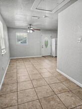 5617 Avenue R 1/2 in Galveston, TX - Building Photo - Building Photo