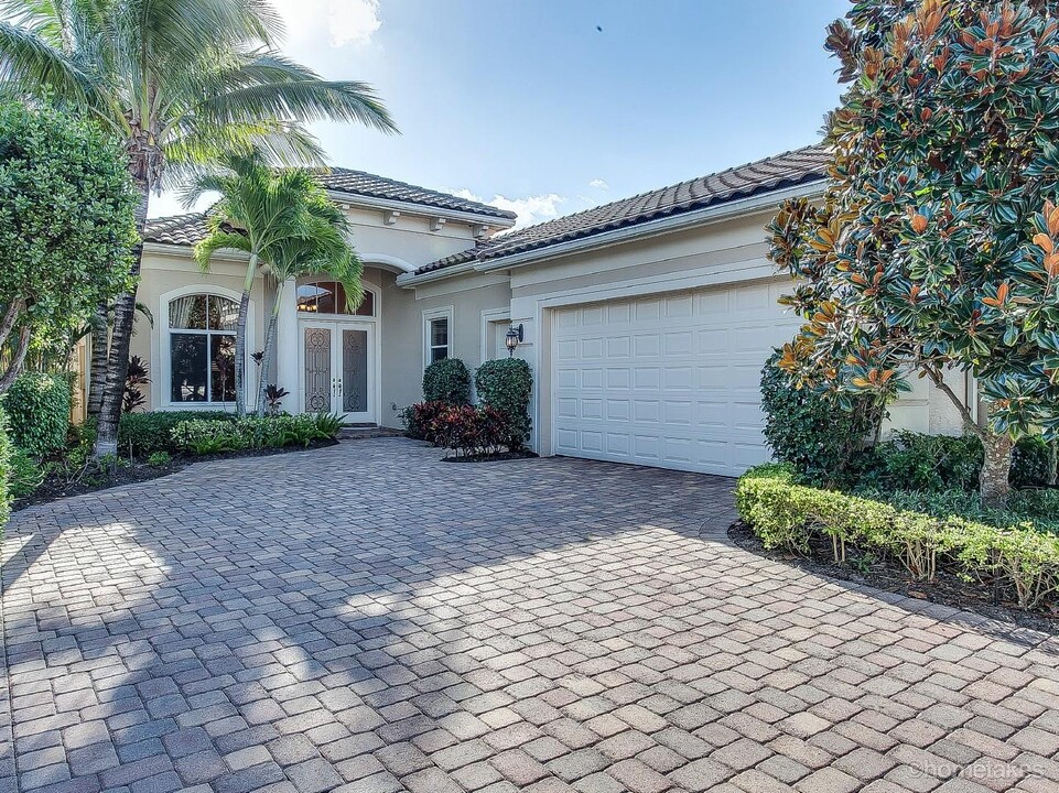 116 Bianca Dr in Palm Beach Gardens, FL - Building Photo