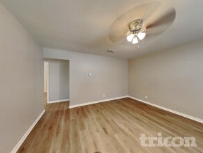 902 Woodbrook St in Arlington, TX - Building Photo - Building Photo