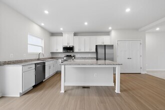 43 Elmiraj Ct in Inwood, WV - Building Photo - Building Photo