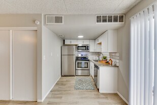 Nines at Lakeside in Tempe, AZ - Building Photo