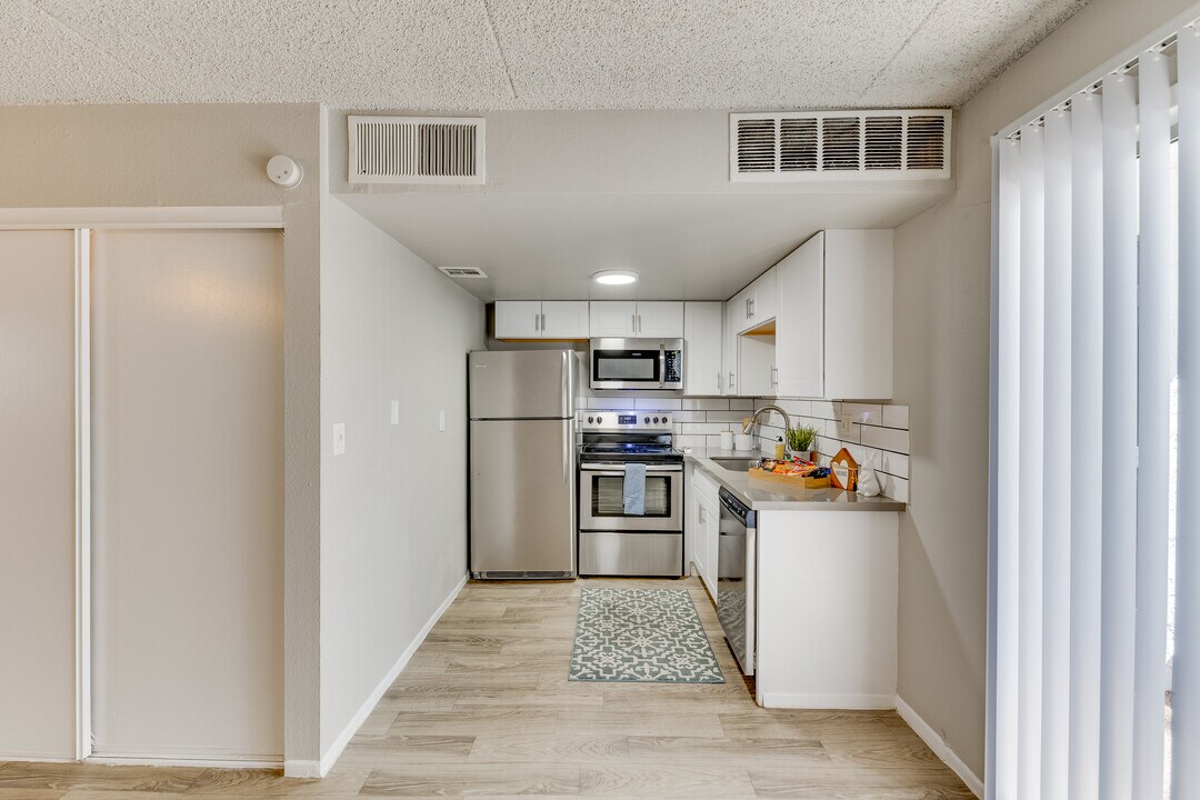 Nines at Lakeside in Tempe, AZ - Building Photo