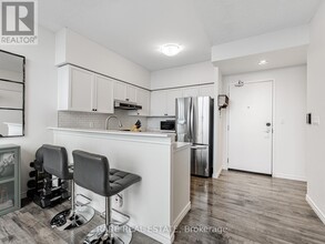 200-200 Manitoba St in Toronto, ON - Building Photo - Building Photo
