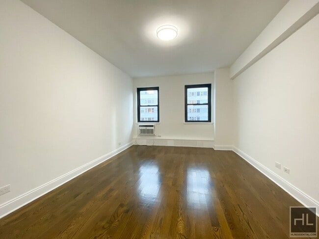 EAST 69 STREET in New York, NY - Foto de edificio - Building Photo