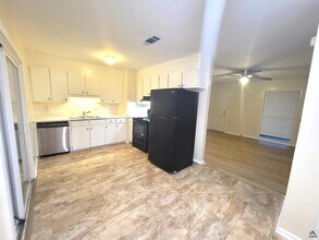 421 Willow Ave in Warner Robins, GA - Building Photo - Building Photo