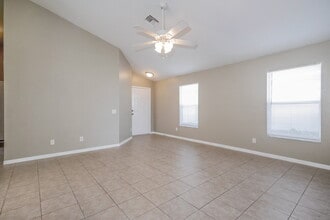 11836 Whisper Creek Dr in Riverview, FL - Building Photo - Building Photo