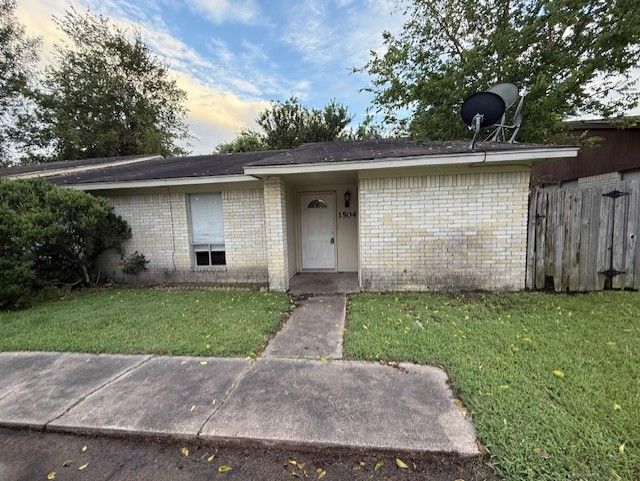 property at 1504 Hawk Tree Dr