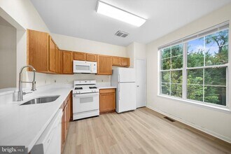 44226 Mossy Brook Square in Ashburn, VA - Building Photo - Building Photo