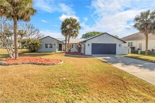 2210 Isle of Pines Ave in Ft. Myers, FL - Building Photo