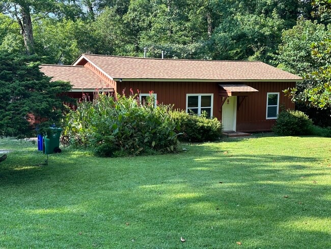5066 Rockbridge Rd SW in Stone Mountain, GA - Foto de edificio - Building Photo