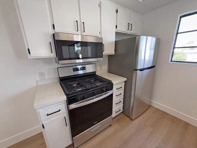 1321 N Vista St in Los Angeles, CA - Building Photo - Building Photo