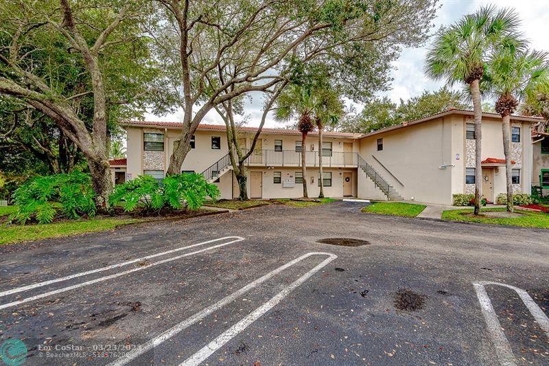 11440 NW 45th St in Coral Springs, FL - Foto de edificio