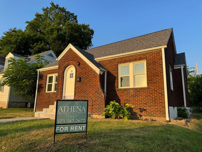 property at 8 N Park Ave