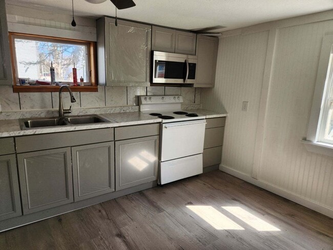 48 Boynton St in Eastport, ME - Building Photo - Building Photo