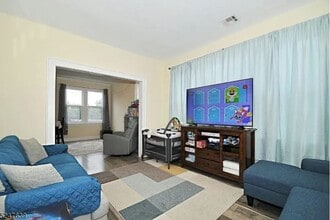 215 W Saint Georges Ave, Unit 2nd Floor in Linden, NJ - Foto de edificio - Building Photo