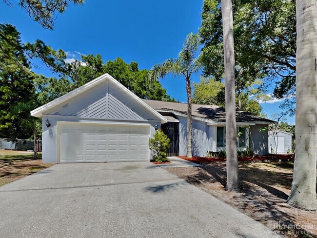 1421 Rustling Oaks Dr in Brandon, FL - Building Photo - Building Photo