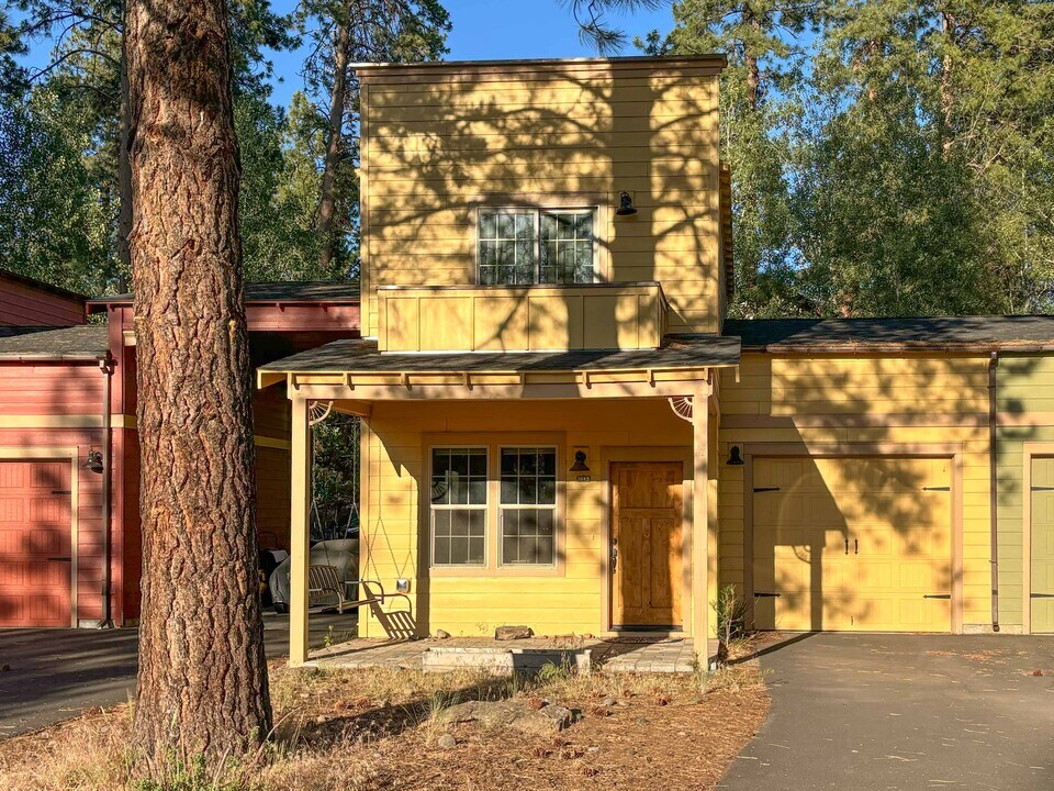 364 S Oak St in Sisters, OR - Building Photo