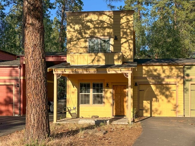 property at 364 S Oak St