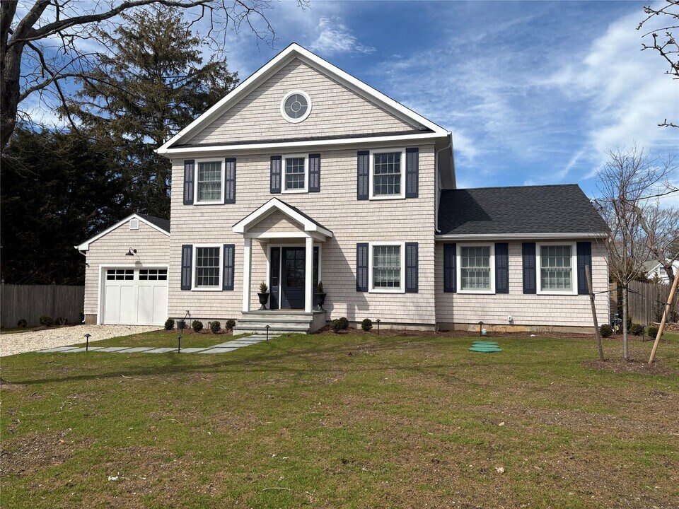 11 1st St in Bellport, NY - Building Photo