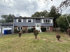 321 Dallas Dr in Toms River, NJ - Building Photo