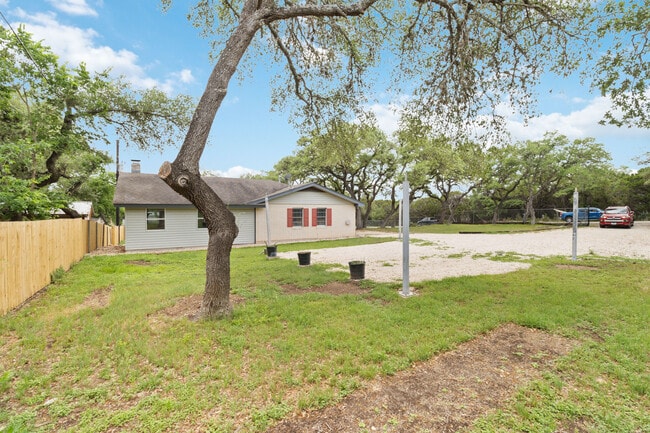 634 Flatrock Dr in Canyon Lake, TX - Building Photo - Building Photo