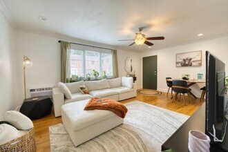 14B Troy Dr in Springfield, NJ - Building Photo - Building Photo