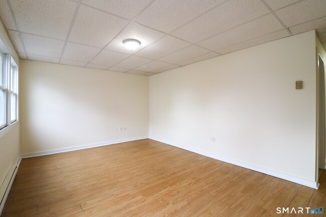 374 Main St in East Lyme, CT - Building Photo - Building Photo