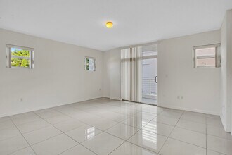 425 NE 30th St in Miami, FL - Building Photo - Building Photo