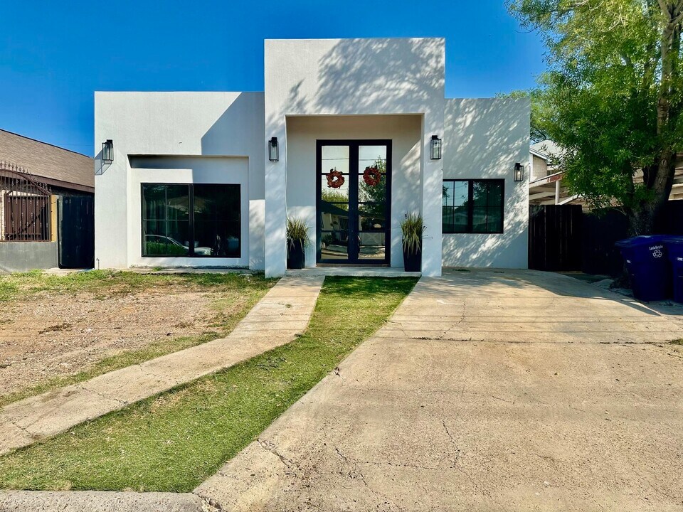 4705 San Francisco Ave in Laredo, TX - Building Photo