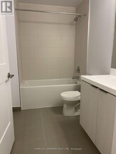 25 Holly St in Toronto, ON - Building Photo - Building Photo