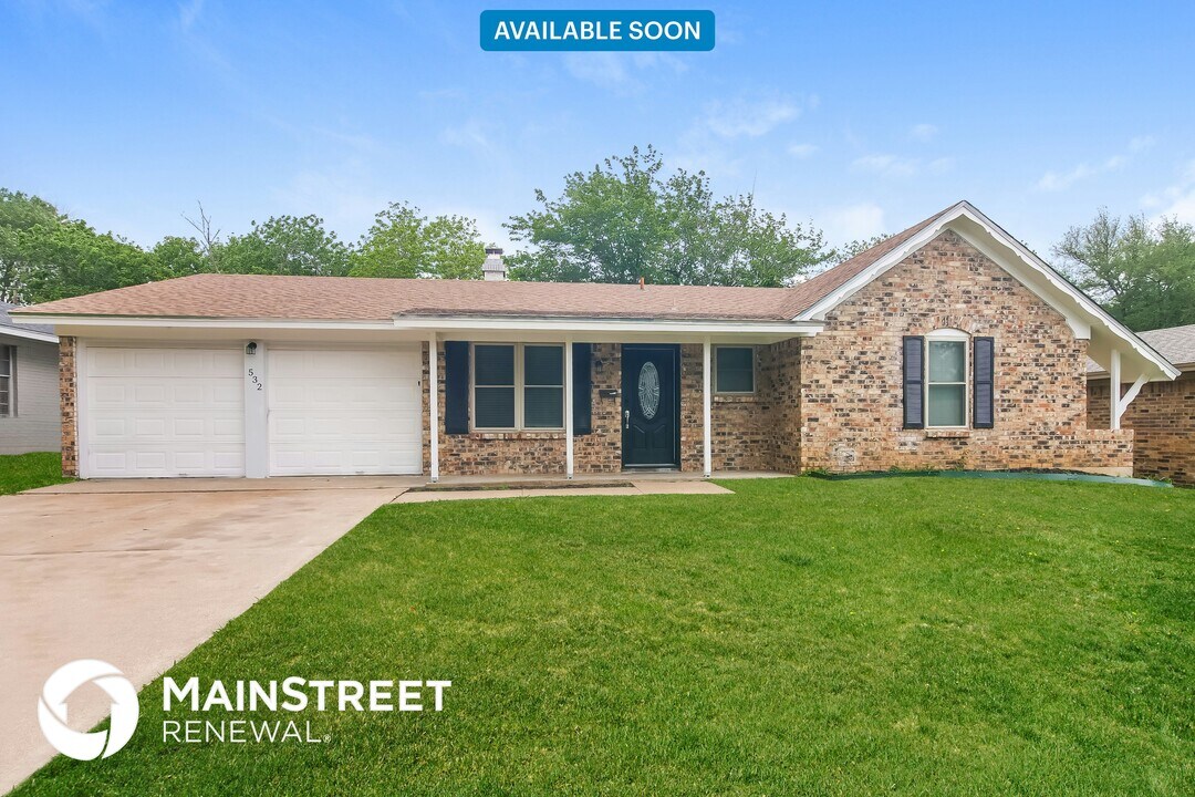 532 NW Janie Ln in Burleson, TX - Building Photo