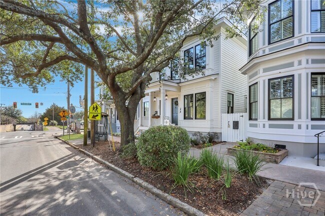 property at 547 E Gwinnett St