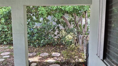 4010 NE 18th Ave in Pompano Beach, FL - Foto de edificio - Building Photo