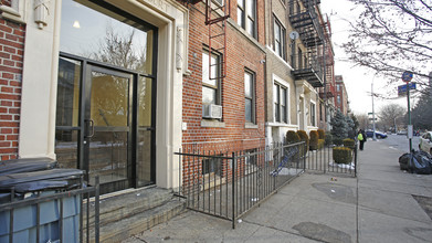 2111 Foster Ave in Brooklyn, NY - Foto de edificio - Building Photo