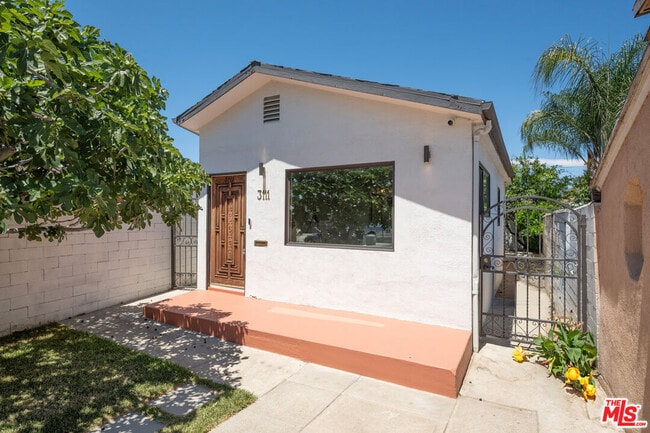 property at 3111 Glenhurst Ave