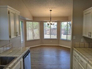 6212 E Iowa Ave in Fresno, CA - Building Photo - Building Photo