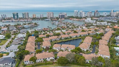233 Colonade Cir in Naples, FL - Building Photo - Building Photo
