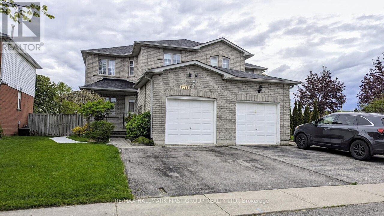 1596 Fieldgate Dr in Oshawa, ON - Building Photo