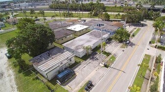 1046 Foster Rd, Unit # 1 in Hallandale Beach, FL - Building Photo