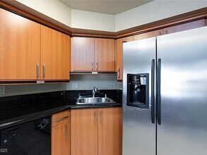 211 E Flamingo Rd in Las Vegas, NV - Building Photo - Building Photo