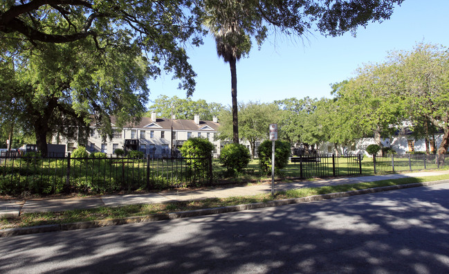 Yamacraw Village in Savannah, GA - Foto de edificio - Building Photo