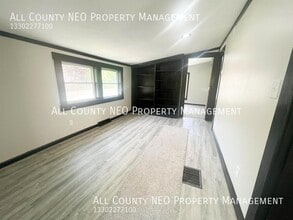 2349 Bellfield Ave in Akron, OH - Building Photo - Building Photo