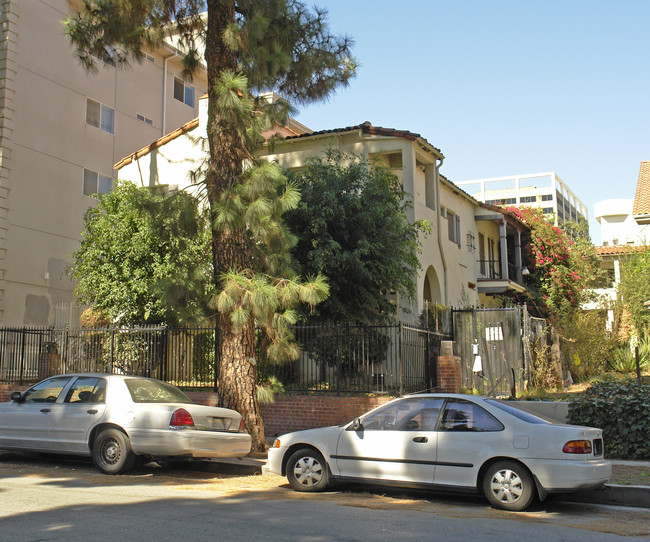 7051 Lanewood Ave in Los Angeles, CA - Building Photo - Building Photo