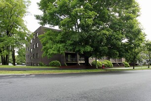 30 Pomeworth Street in Stoneham, MA - Building Photo