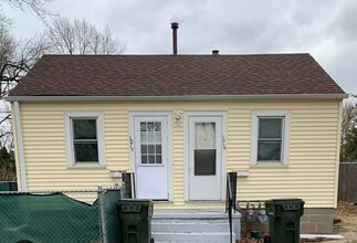 1018 Campbell Ave, Unit 1018-Left side in Waterloo, IA - Foto de edificio - Building Photo
