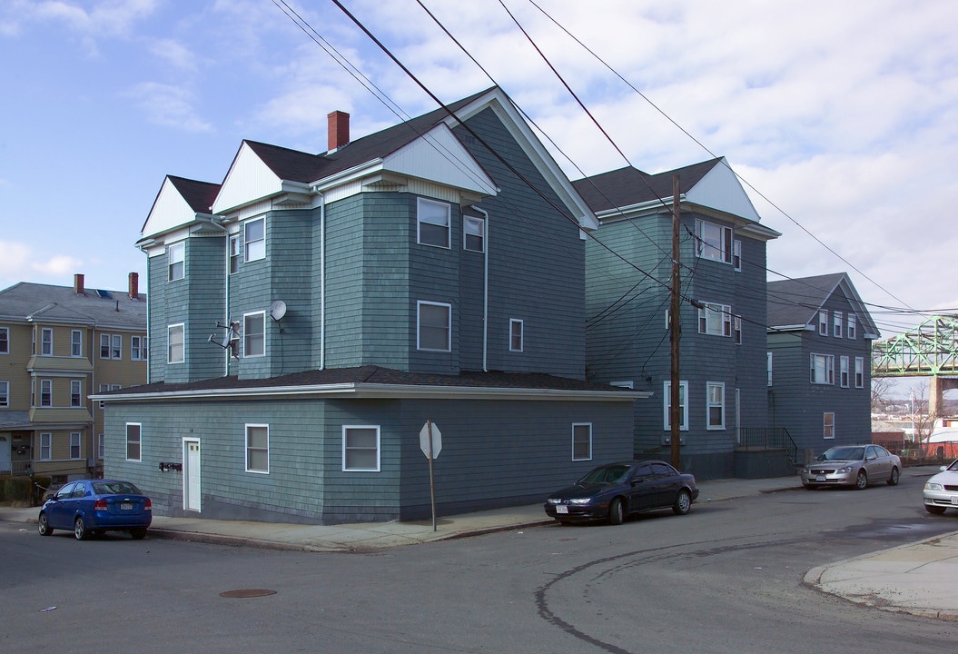 338 Ferry St in Fall River, MA - Building Photo