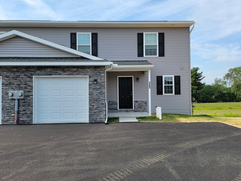 122 Robert Cir in Lebanon, PA - Building Photo