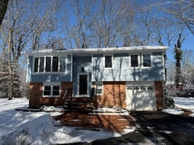 37 South Ln in Huntington, NY - Building Photo
