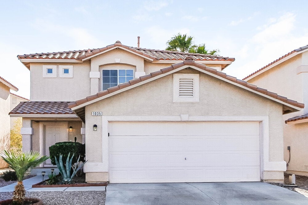 1035 Sweeping Vine Ave in Las Vegas, NV - Building Photo