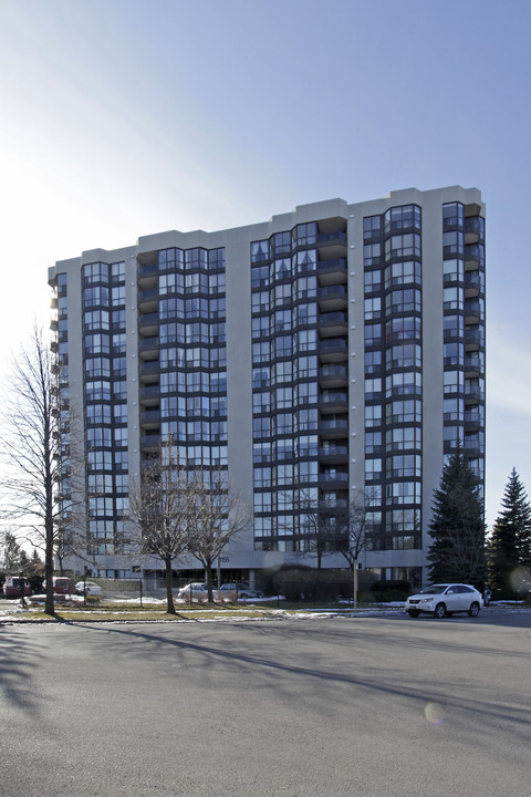 Orchard Place Condos in Mississauga, ON - Building Photo